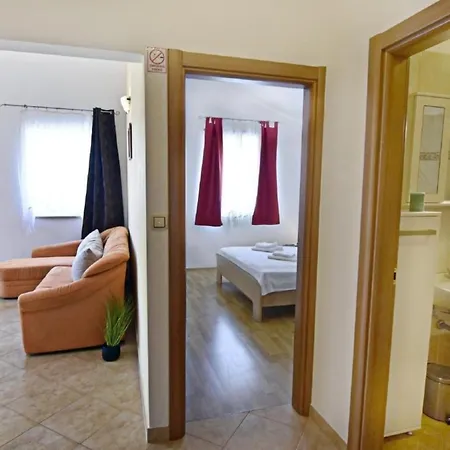 Apartment Klimatisierte In Tar Mit Gemeinschaftlichem Pool, Grill Und Garten