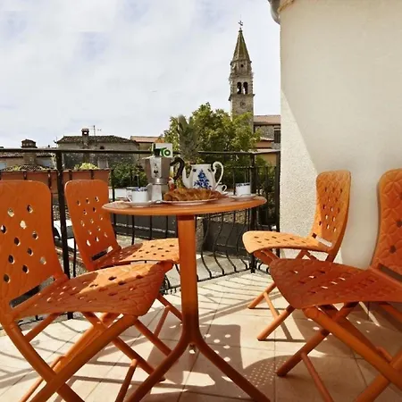 Klimatisierte In Tar Mit Gemeinschaftlichem Pool, Grill Und Garten Apartment Porec