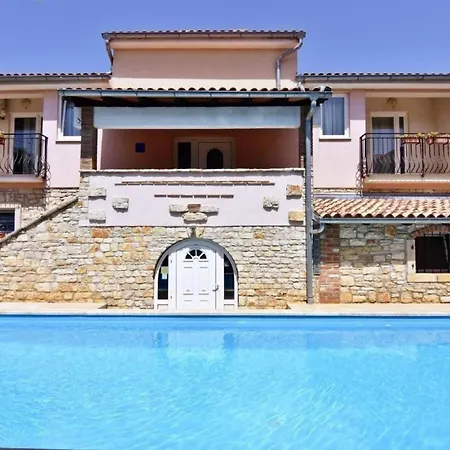 Klimatisierte In Tar Mit Gemeinschaftlichem Pool, Grill Und Garten Apartment Porec