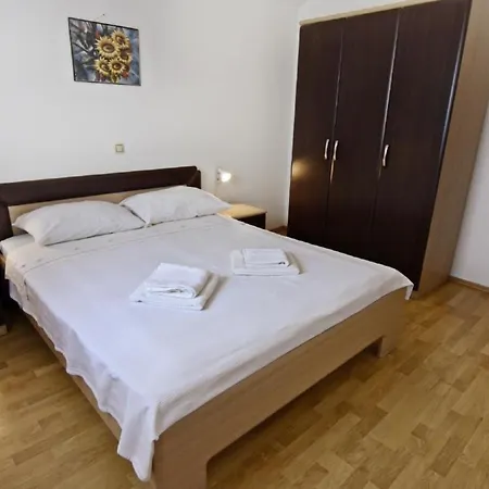 Lejlighed Klimatisierte In Tar Mit Gemeinschaftlichem Pool, Grill Und Garten