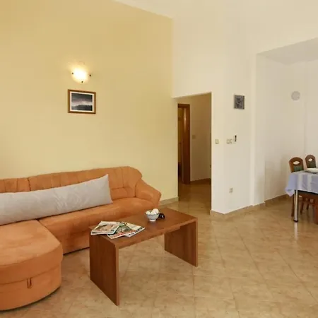 Lejlighed Klimatisierte In Tar Mit Gemeinschaftlichem Pool, Grill Und Garten *